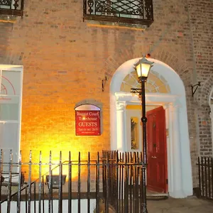 Baggot Court Townhouse 3* Dublin